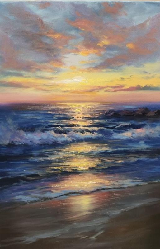 Sunlit Horizon: A Peaceful Sunset Over the Ocean